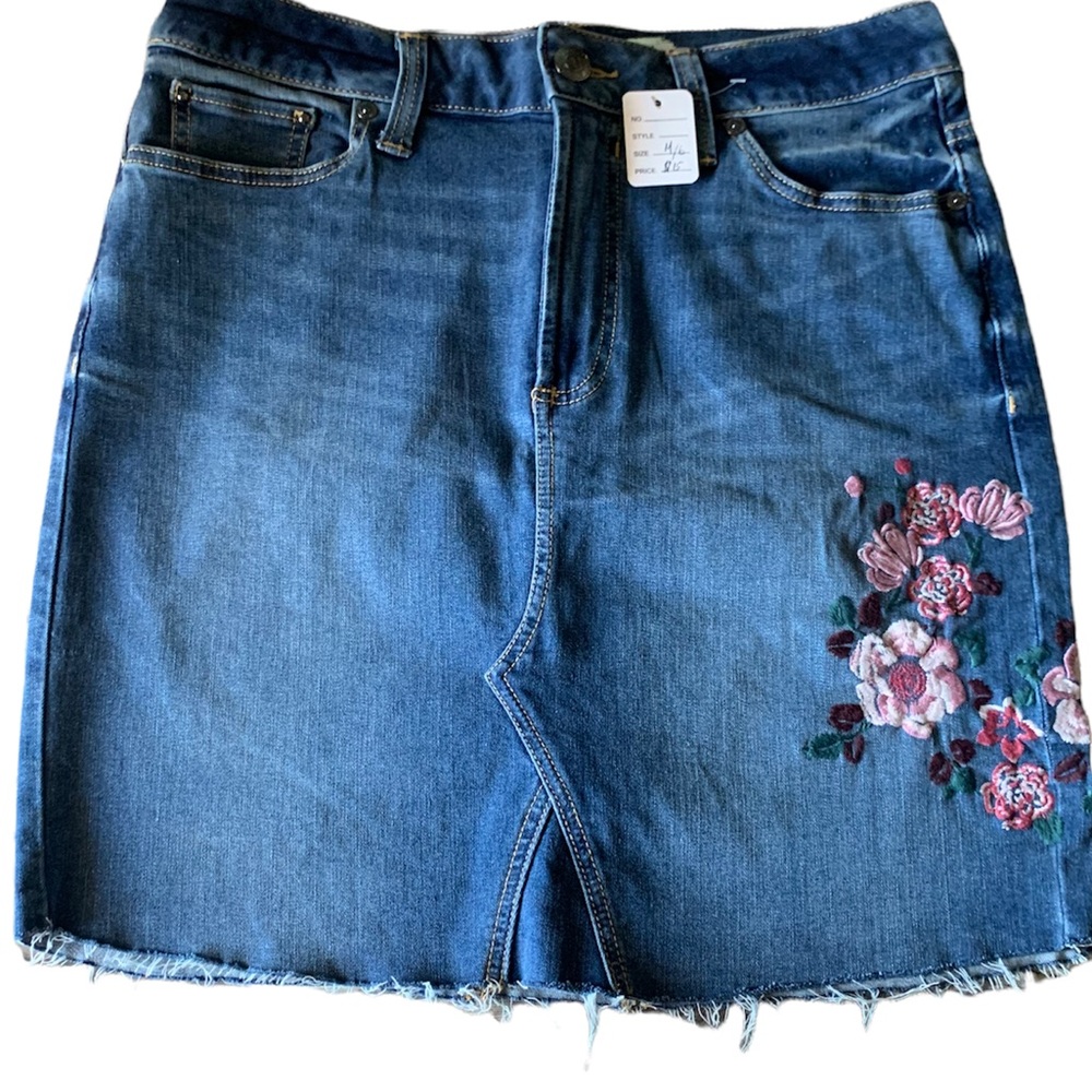 Long stretchy with embroidered flowers on the left side